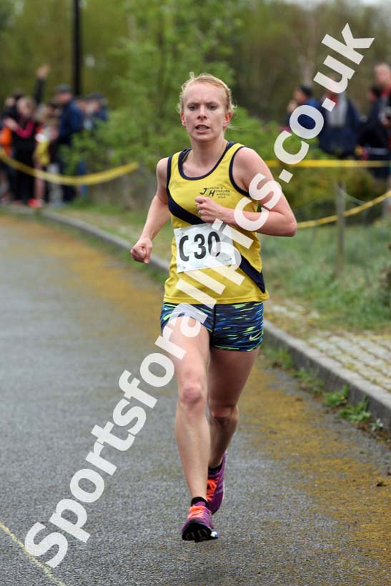 Senior womens relay, Elswick Good Friday Road Races. Photo: David T. Hewitson/Sports for All Pics